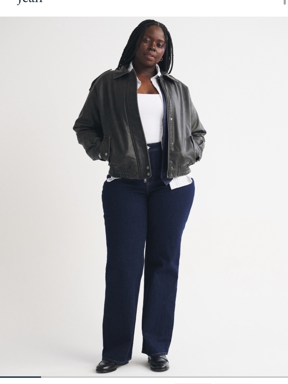 Abercrombie fitch Women's
Curve Love High Rise 90s Relaxed jeans in dark 31 reg